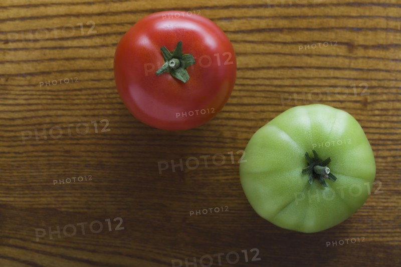 Tomatoes on table. Photo : Kristin Lee