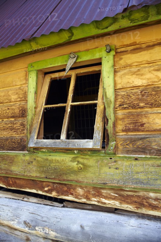 USA, Colorado, Old abandoned log cabin. Photo: John Kelly