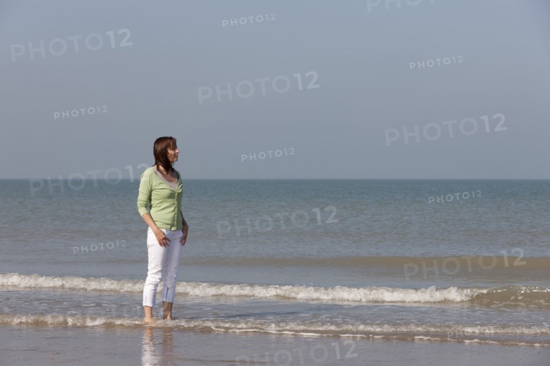 Woman on beach. Photo : Jan Scherders