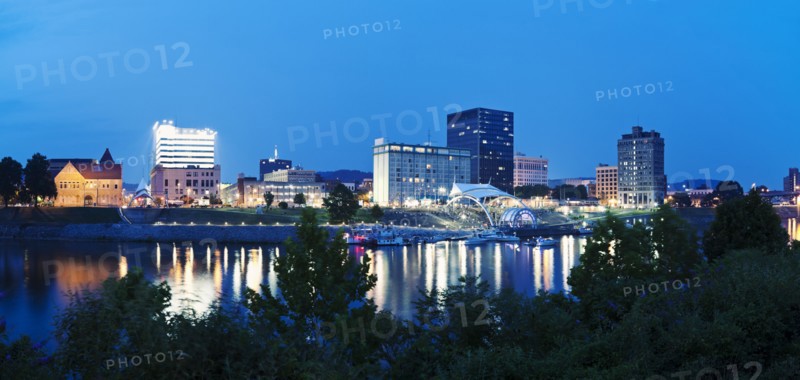 USA, West Virginia, Charleston, Skyline at dusk. Photo : Henryk Sadura