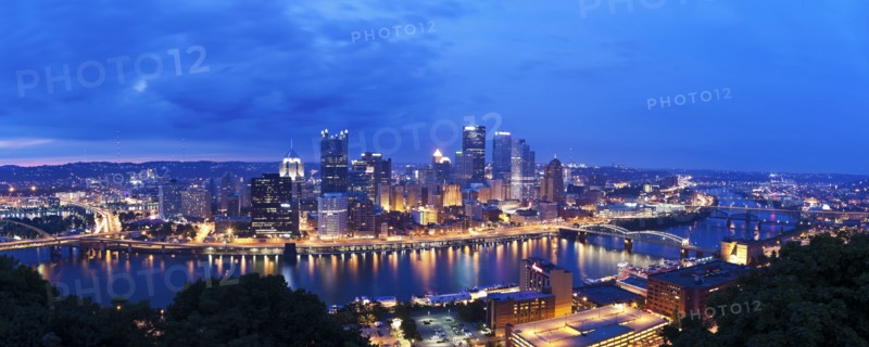 USA, Pennsylvania, Pittsburgh, Skyline at dusk. Photo : Henryk Sadura