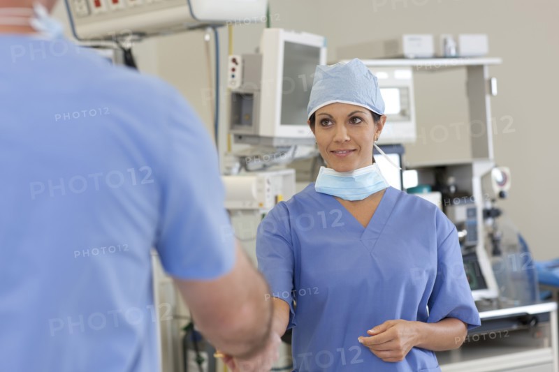 Surgeons in operating room. Photo : db2stock