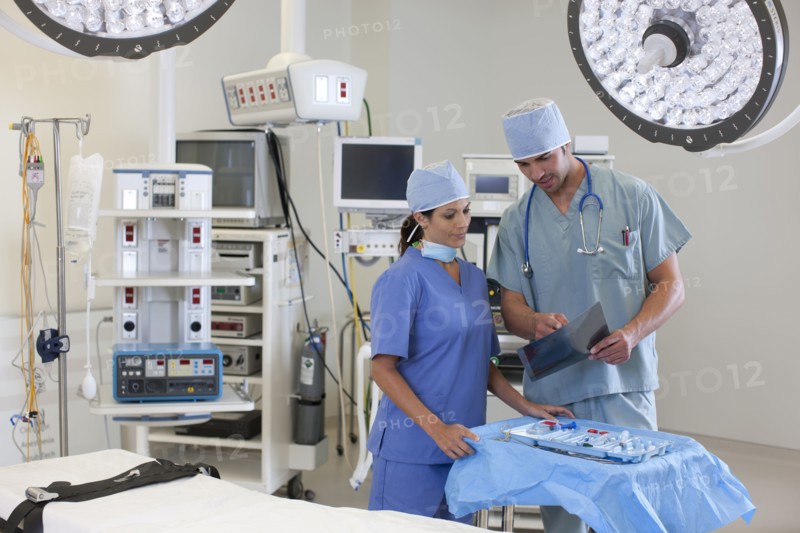 Surgeons in operating room. Photo : db2stock