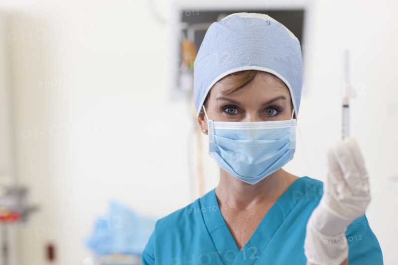 Portrait of female surgeon. Photo : db2stock