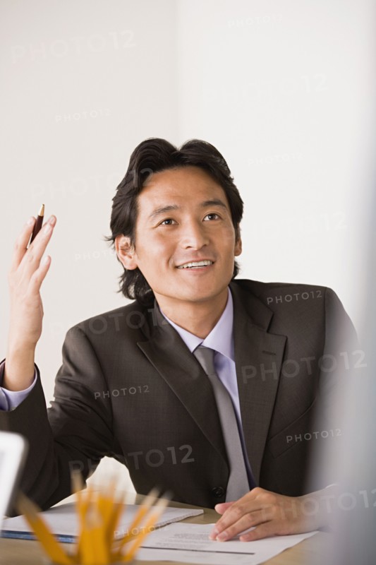 Businessman gesturing. Photo : Rob Lewine