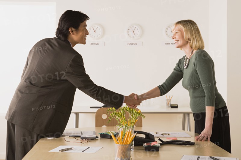 Business people shaking hands. Photo : Rob Lewine