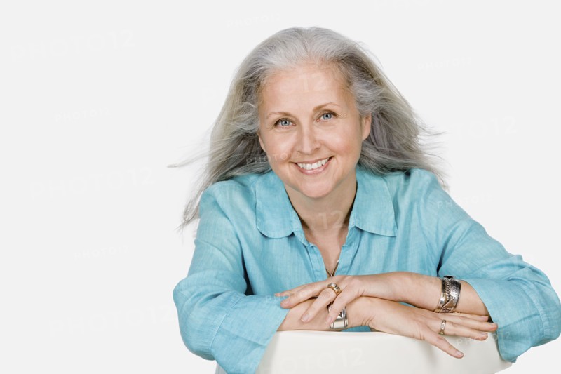 Studio portrait of mature woman. Photo : Rob Lewine