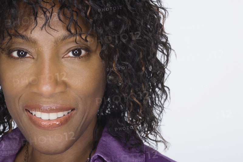 Studio portrait of mature woman. Photo : Rob Lewine