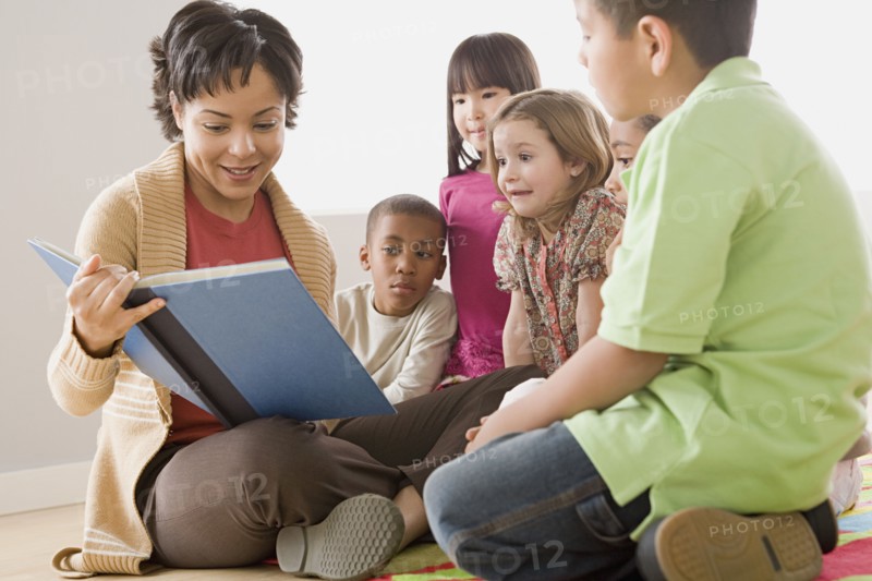 Teacher reading to schoolchildren (6-7). Photo: Rob Lewine