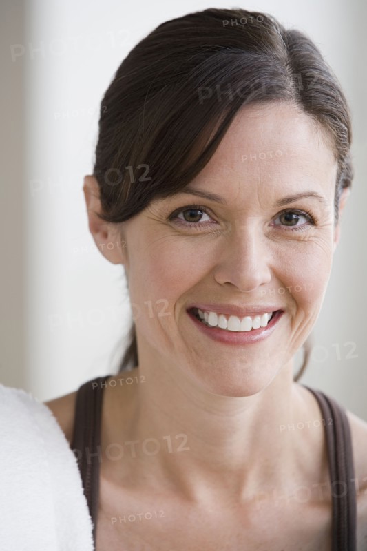 Portrait of woman smiling. Photo : Rob Lewine