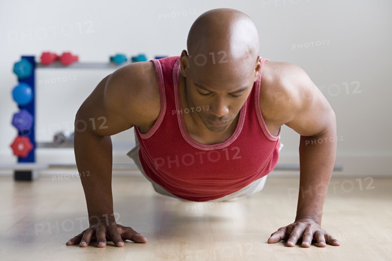 Man doing push-ups. Photo : Rob Lewine