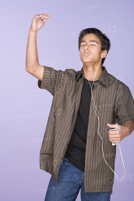 Portrait of teenage boy (16-17) listening music. Photo : Rob Lewine