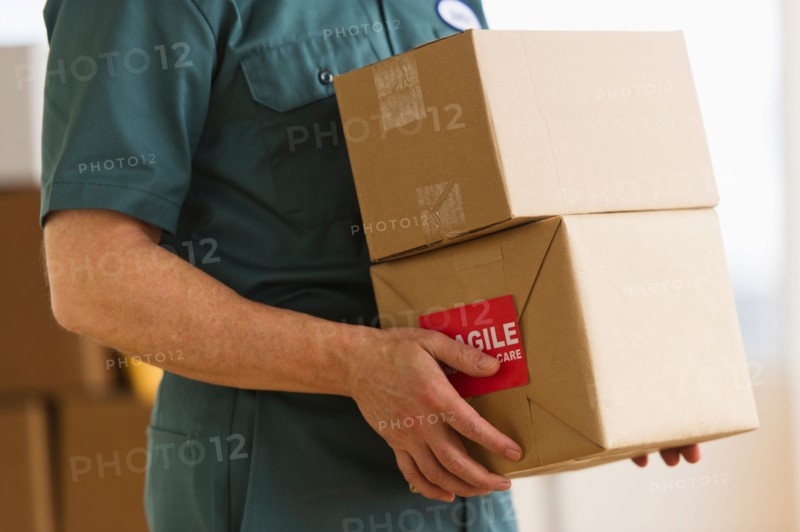 Deliver man carrying boxes.