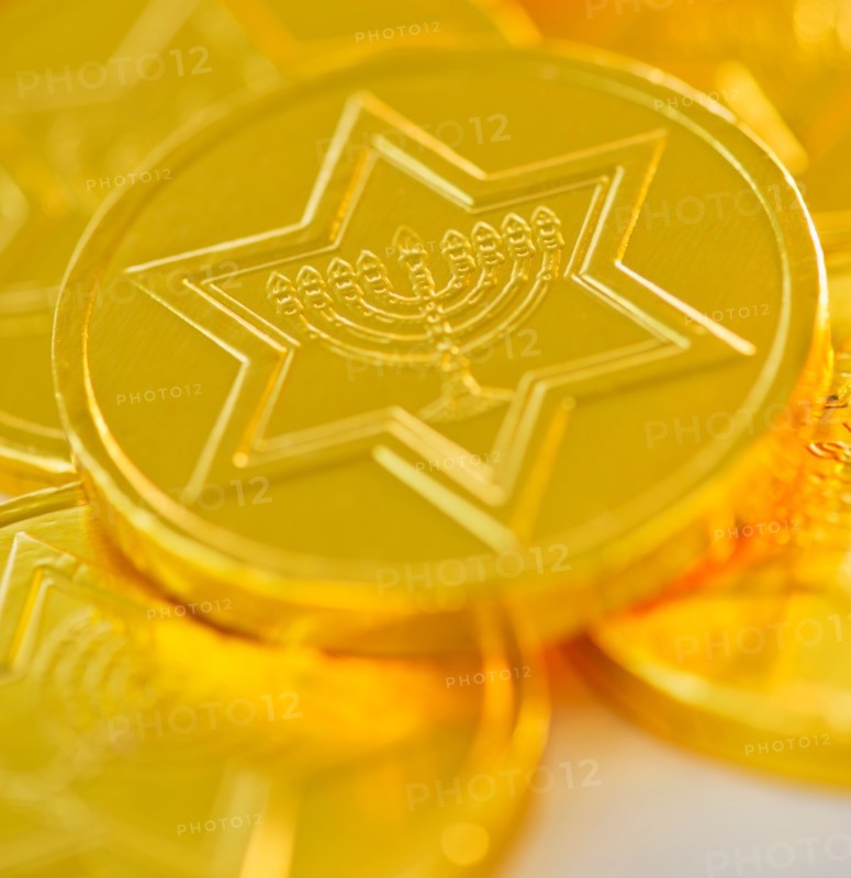 Studio Shot of chocolate coin. Photo : Daniel Grill