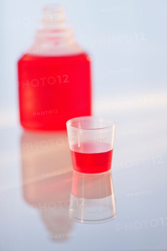 Studio shot of red medicine. Photo : Daniel Grill