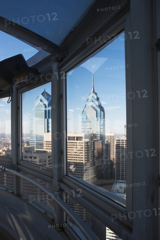 USA, Pennsylvania, Philadelphia, view through window on skyscrapers. Photo : fotog