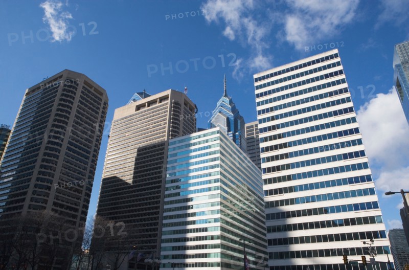 USA, Pennsylvania, Philadelphia, low angle view of skyscrapers. Photo : fotog