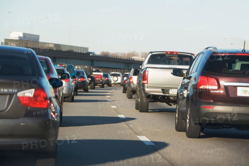 Traffic on road. Photo : fotog