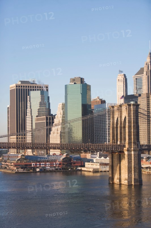 USA, New York State, New York City, Brooklyn Bridge with skyscrapers. Photo : fotog