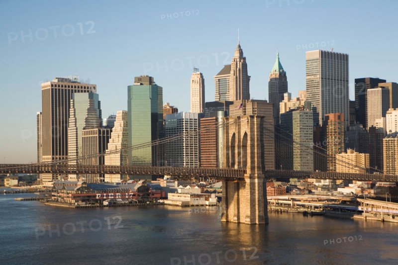 USA, New York State, New York City, Brooklyn Bridge with skyscrapers. Photo : fotog