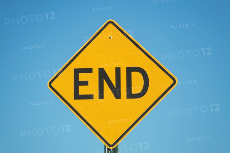 Close-up of dead end sign. Photo : fotog