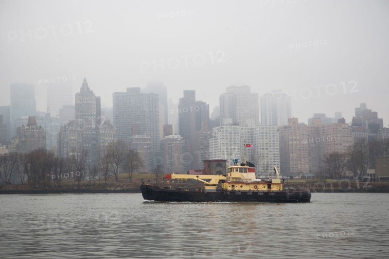 USA, New York State, New York City, cityscape at fog. Photo : fotog