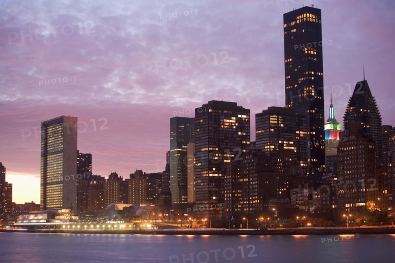 USA, New York State, New York City, cityscape at dusk. Photo : fotog