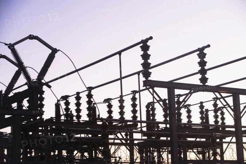 USA, New York, New York City, Silhouette of transmission tower at dusk. Photo : fotog