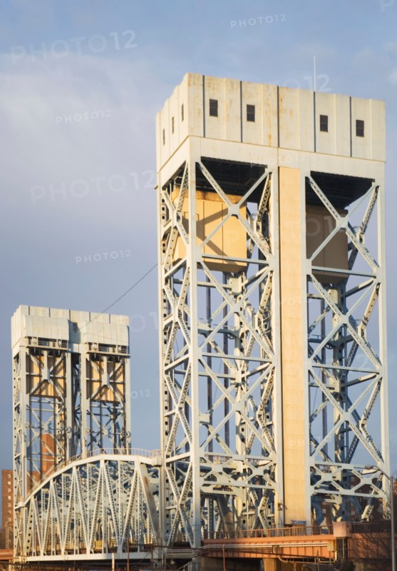 USA, New York, New York City, Close up of bridge on Hudson River. Photo : fotog