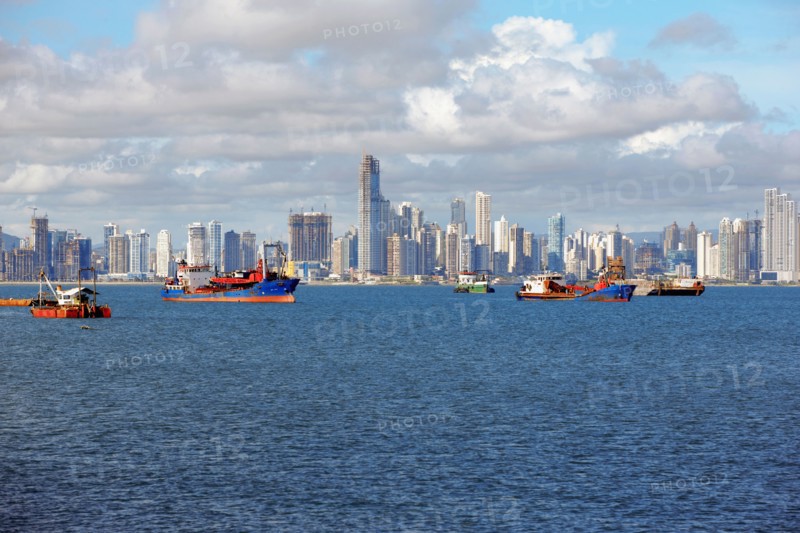 Panama, Panama City, Boats with skyline in background. Photo : DreamPictures