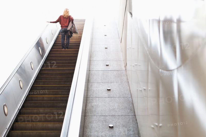 USA, California, Los Angeles, Woman on escalator in subway station. Photo : Sarah M. Golonka