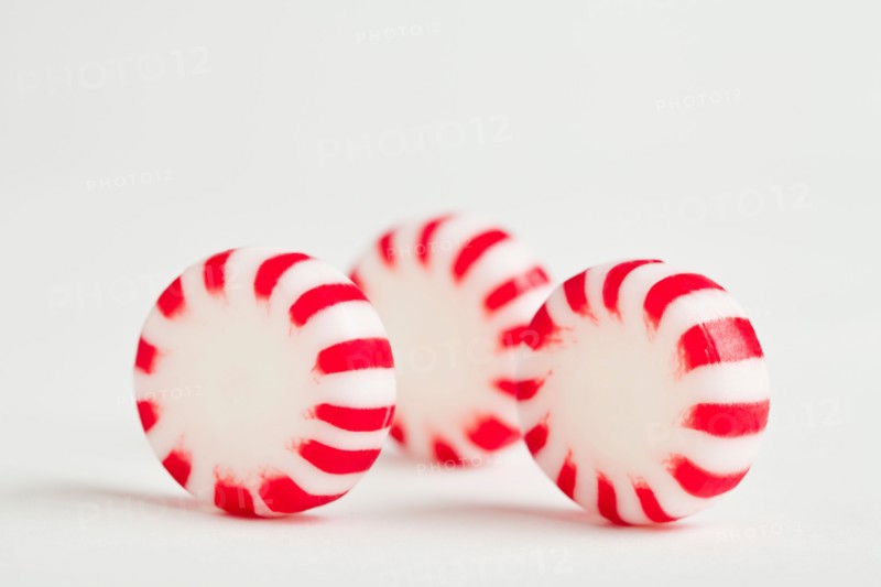 Red and white candies, studio shot. Photo : Sarah M. Golonka
