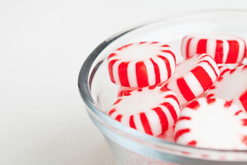 Red and white candies, studio shot. Photo : Sarah M. Golonka