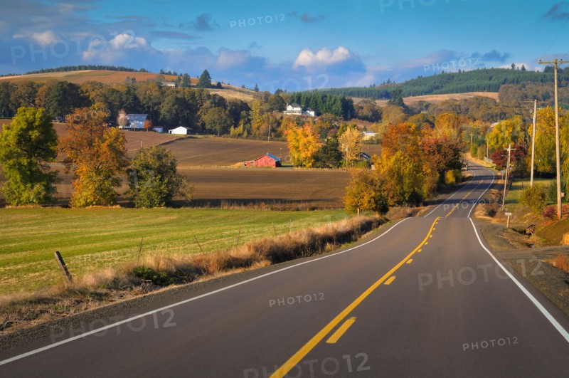 USA, Oregon, Polk County, Rural farm scene. Photo : Gary Weathers