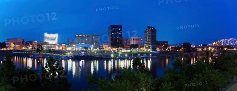 USA, West Virginia, Charleston, Panoramic cityscape at night. Photo : Henryk Sadura