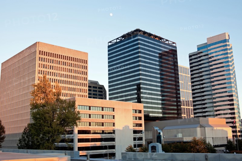 USA, Tennessee, Nashville, Buildings at sunset. Photo : Henryk Sadura
