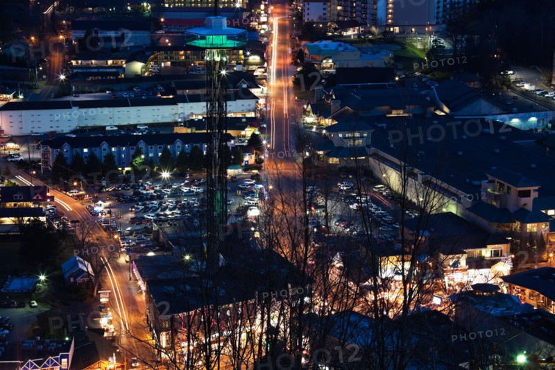 USA, Tennessee, Gatlinburg, Elevated view of city at dawn. Photo : Henryk Sadura