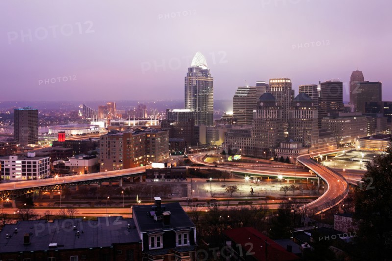 USA, Ohio, Cincinnati skyline at dawn. Photo : Henryk Sadura