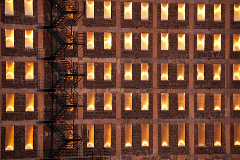 USA, Illinois, Chicago, Detail of illuminated building. Photo : Henryk Sadura