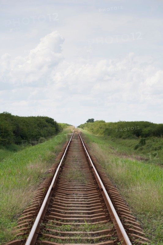 Cuba, Railroad vanishing point. Photo : Mark de Leeuw