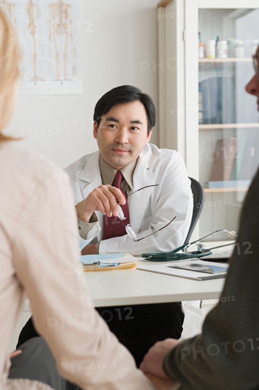 Doctor listening to patients. Photo : Rob Lewine