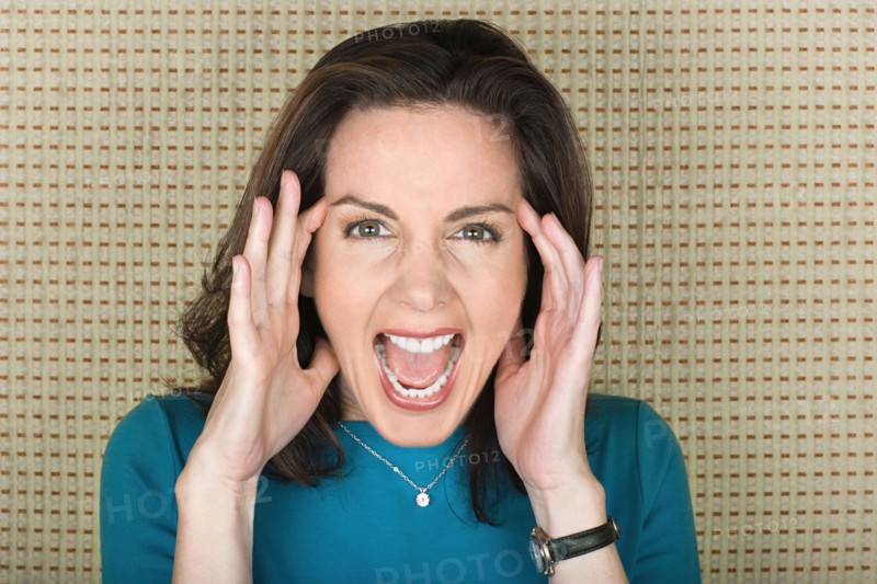 Portrait of screaming woman. Photo : Rob Lewine
