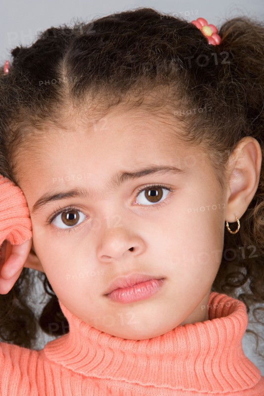 Studio shot portrait of girl, close-up. Photo : Rob Lewine