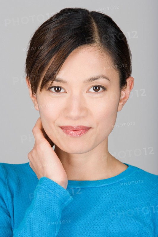 Studio shot portrait of mature woman, head and shoulders. Photo : Rob Lewine