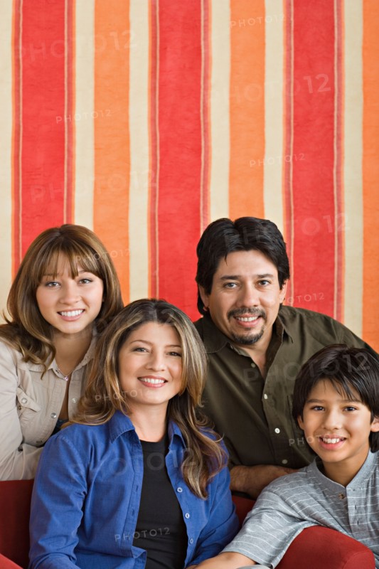 Portrait of smiling family. Photo : Rob Lewine