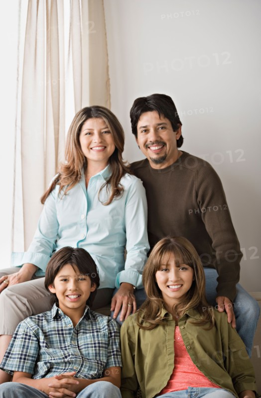 Portrait of smiling family. Photo : Rob Lewine