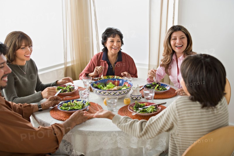 Family having meal together. Photo : Rob Lewine