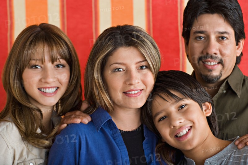 Portrait of smiling family. Photo : Rob Lewine