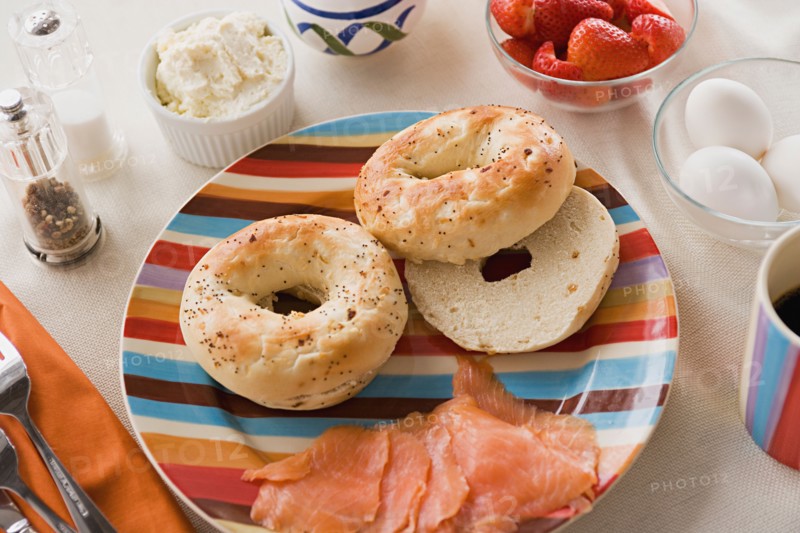 Bagels and smoked salmon . Photo : Rob Lewine