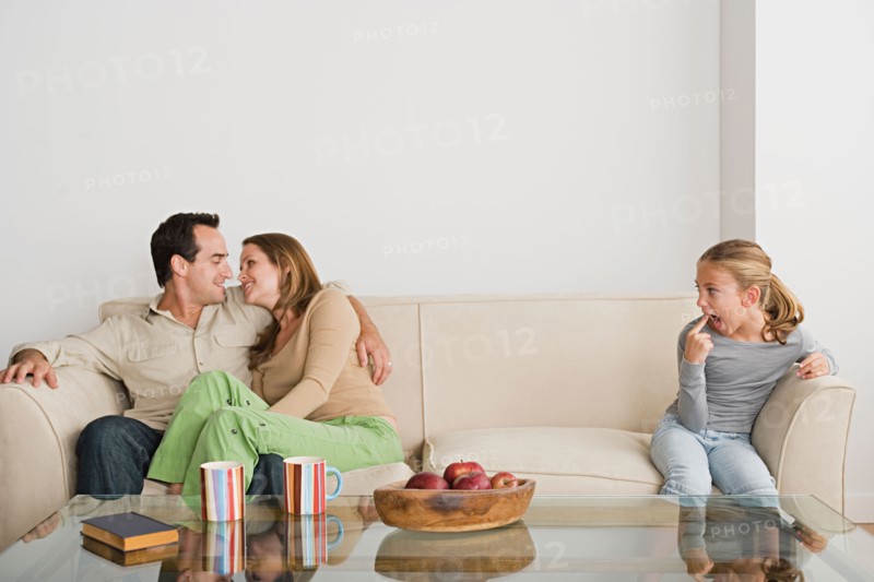 Family in living-room. Photo : Rob Lewine